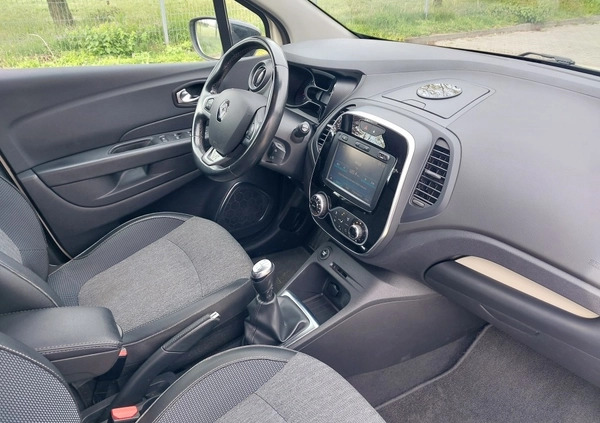 Renault Captur cena 47900 przebieg: 77000, rok produkcji 2018 z Poznań małe 137
